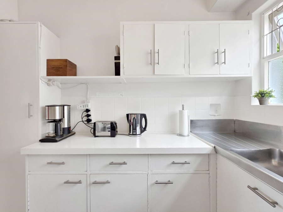 To Let 1 Bedroom Property for Rent in Sea Point Western Cape